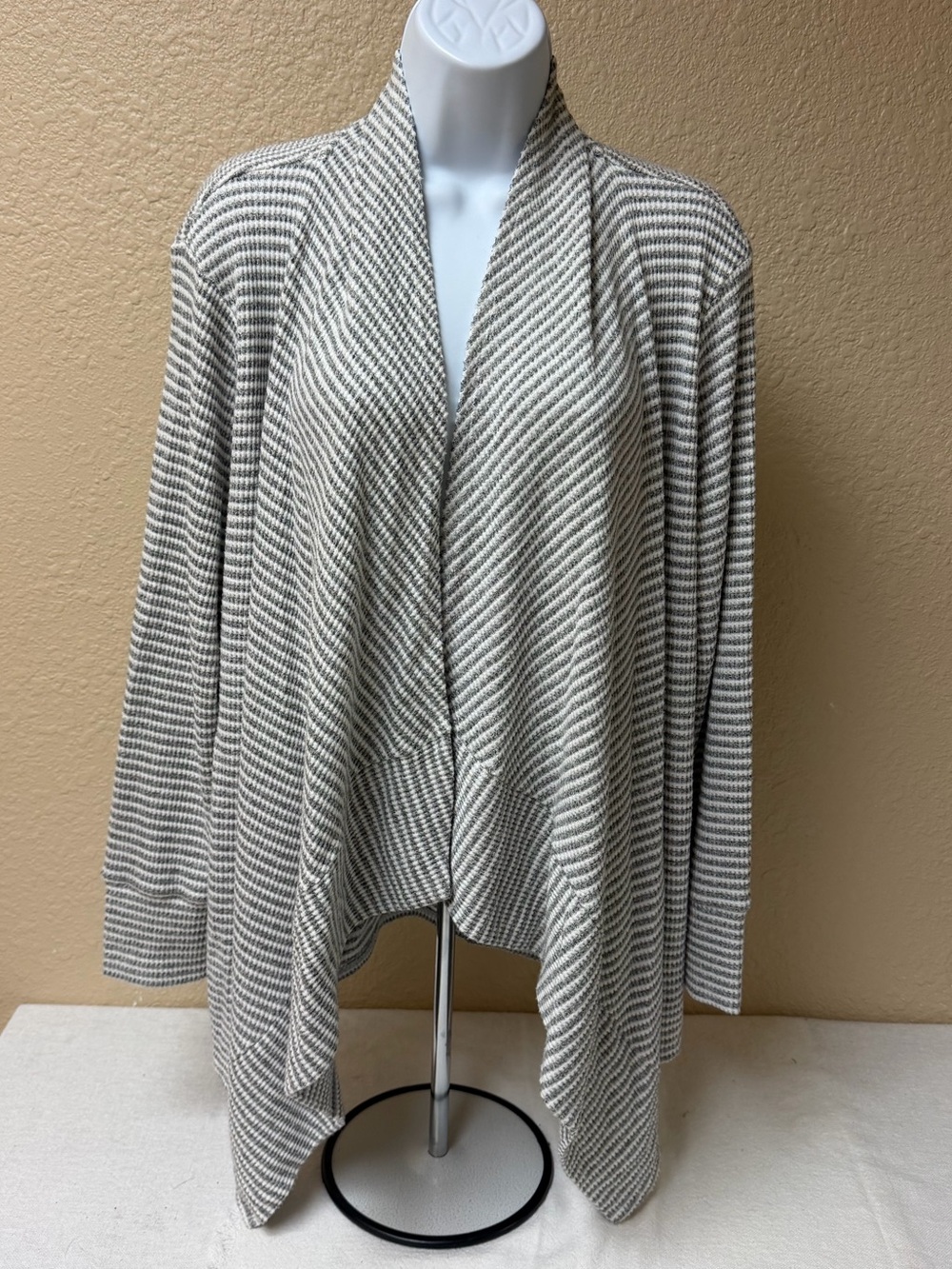 4/$20 Chico’s Open-Front Striped Draped Women's Sweater - Cream and Gray